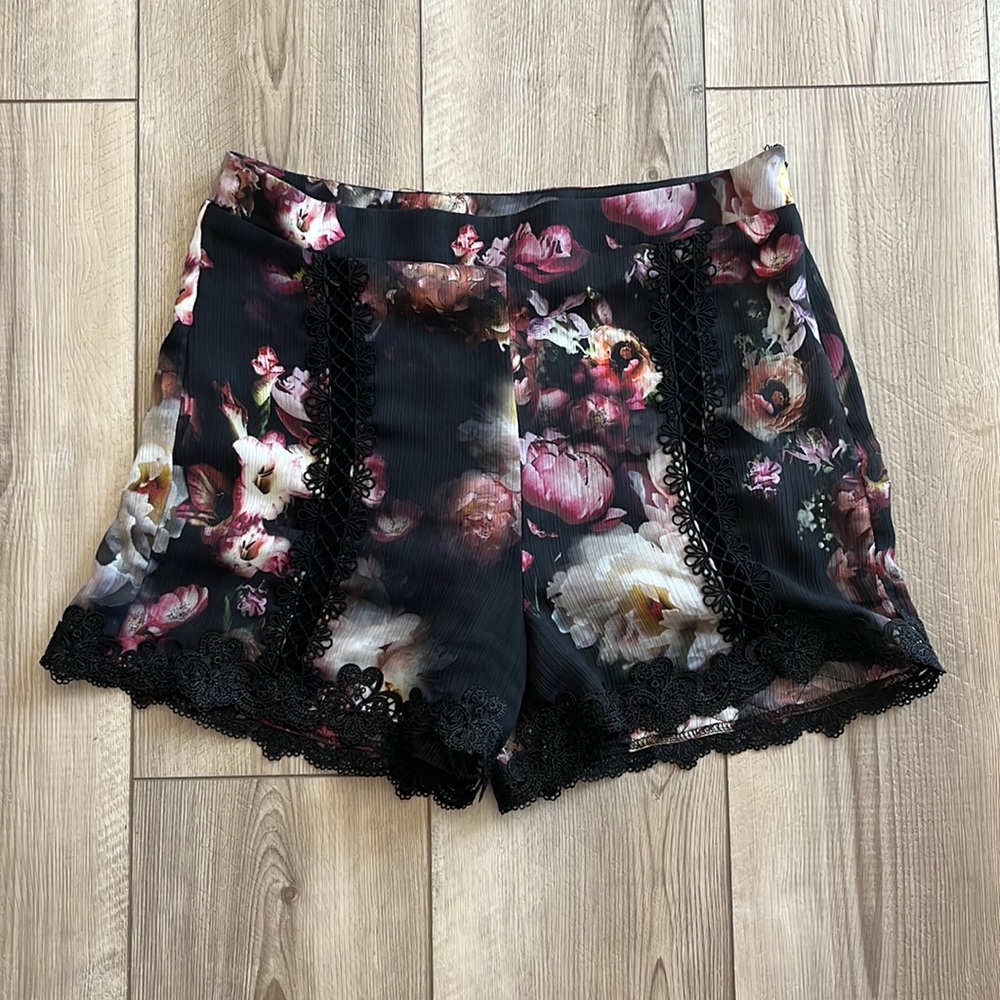 Wild Clay - floral/lace, black dress shorts - size 6